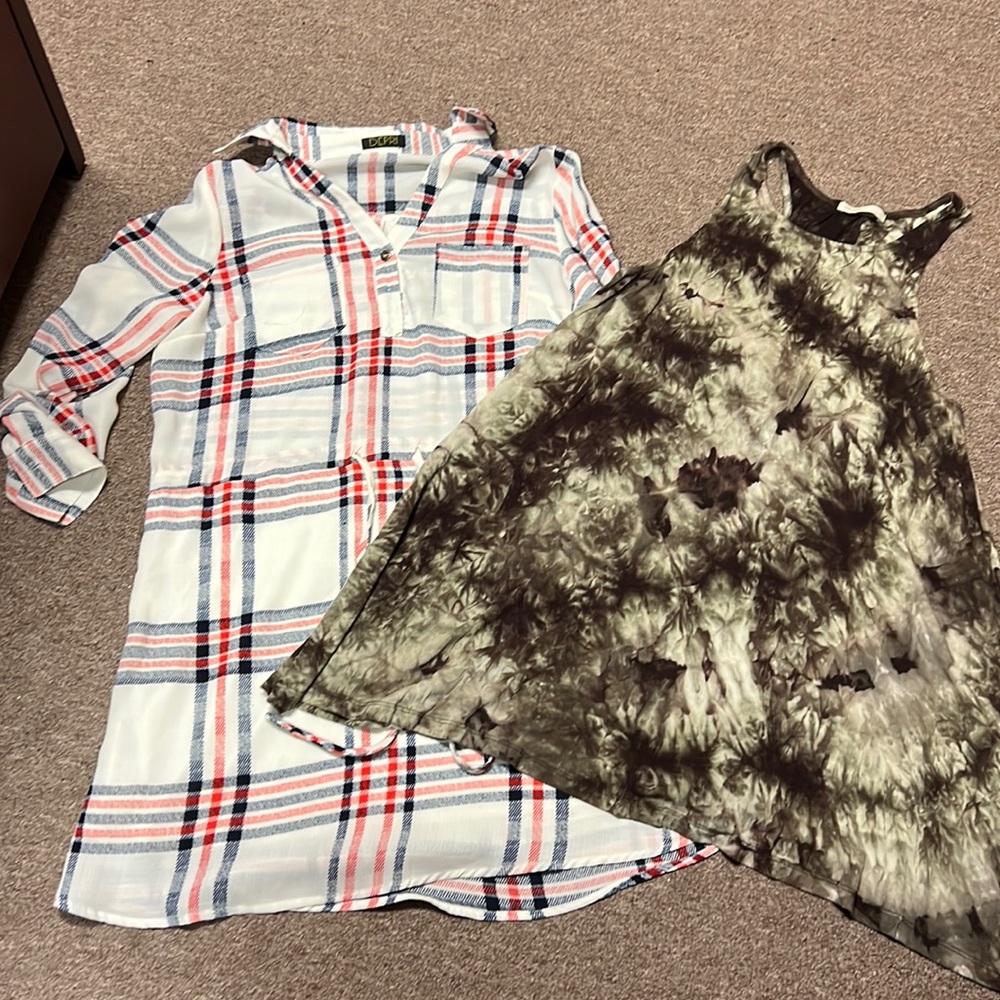 2 women’s dresses size large